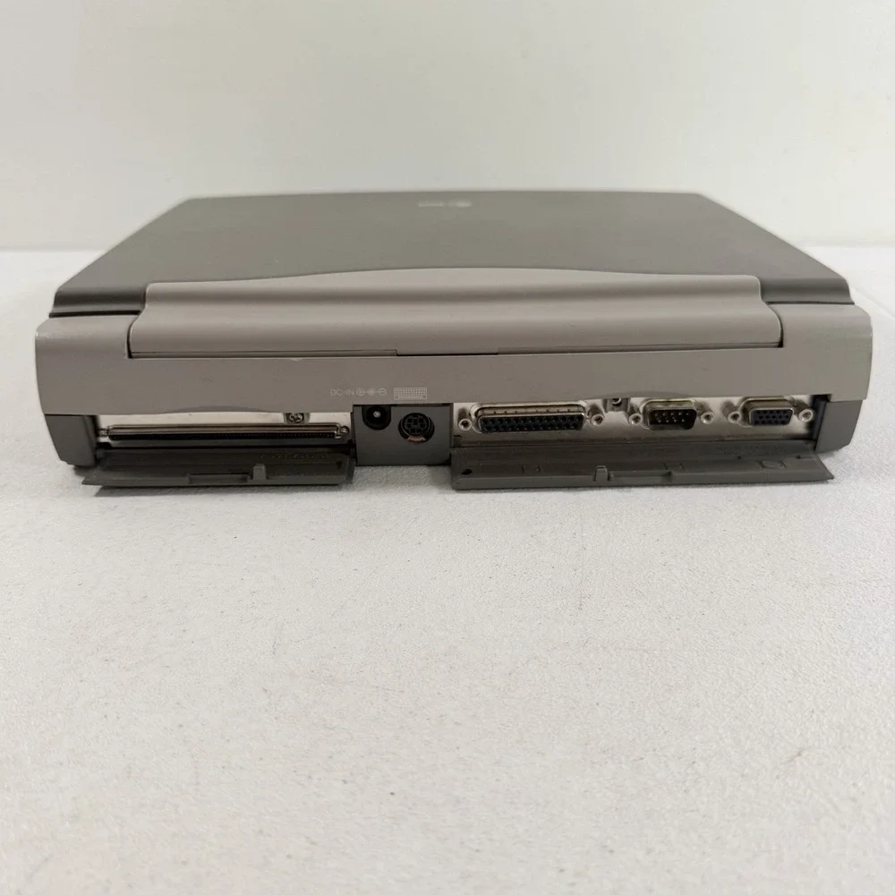 Vintage Retro AT&T Safari 3151 Laptop Computer POWERS ON NO BOOT DEVICE READ
